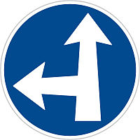 C 2e Přikázaný směr jízdy přímo a vlevo
